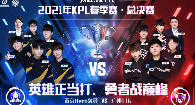 现出与以往 现出与以往